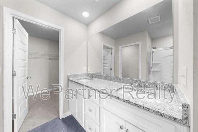 Building Photo - 204 Vickery Ln