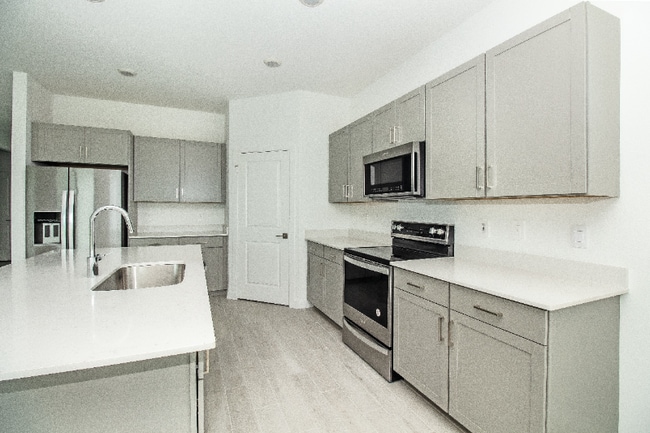 Building Photo - 5729 SE Sky Blue Cir
