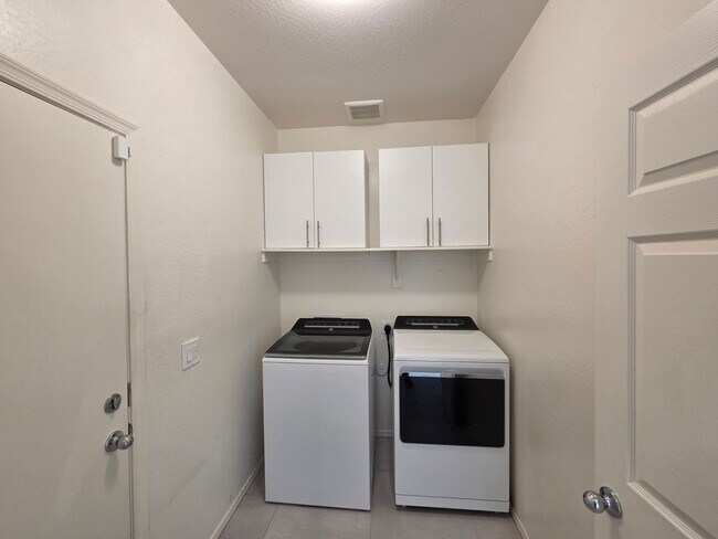 Building Photo - Move in Specials! Two weeks free rent! Beautiful 3-bed, 2-bath in North Cooper Canyon!