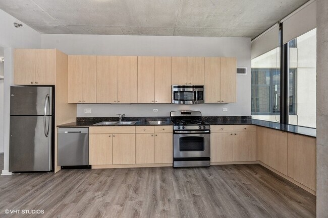 Building Photo - 235 W Van Buren St