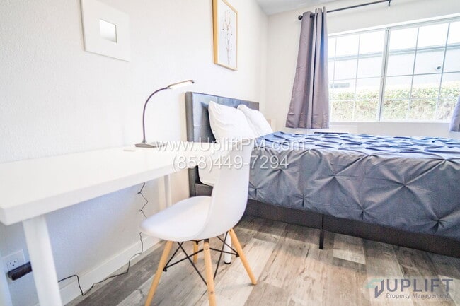 Building Photo - 4233 Swift Ave