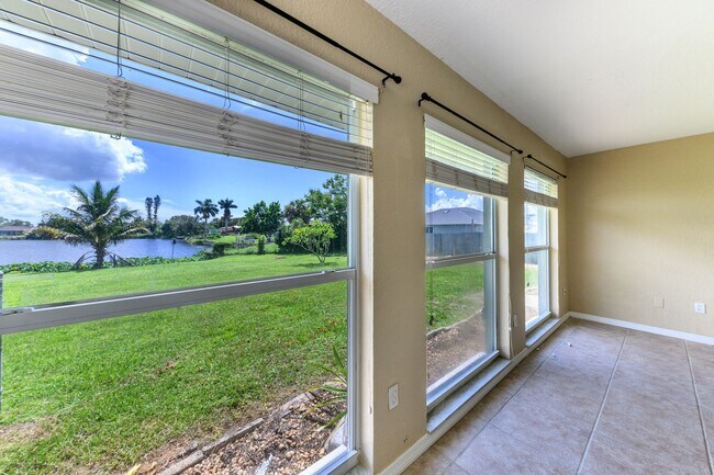 Building Photo - price drop!! PET FRIENDLY- WATERFRONT- SPACIOUS- CENTRAL LOCATION