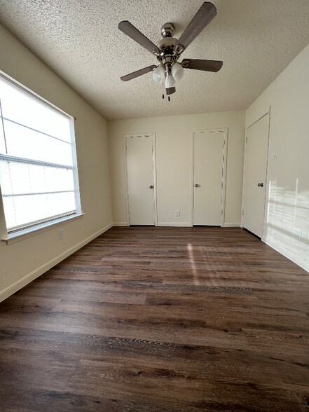 Building Photo - 1702 Kirk Ave