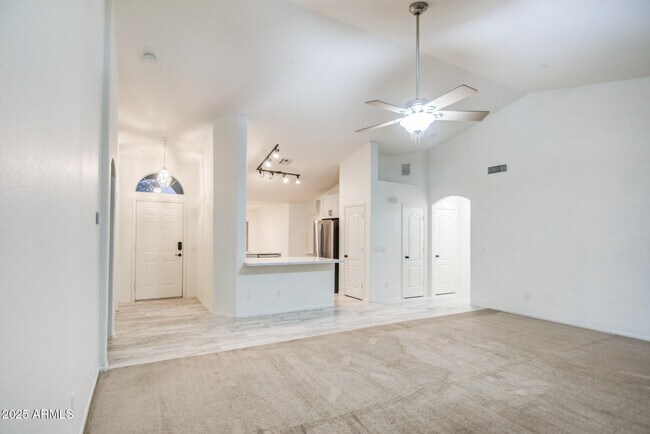 Building Photo - 836 N Sinova Ave