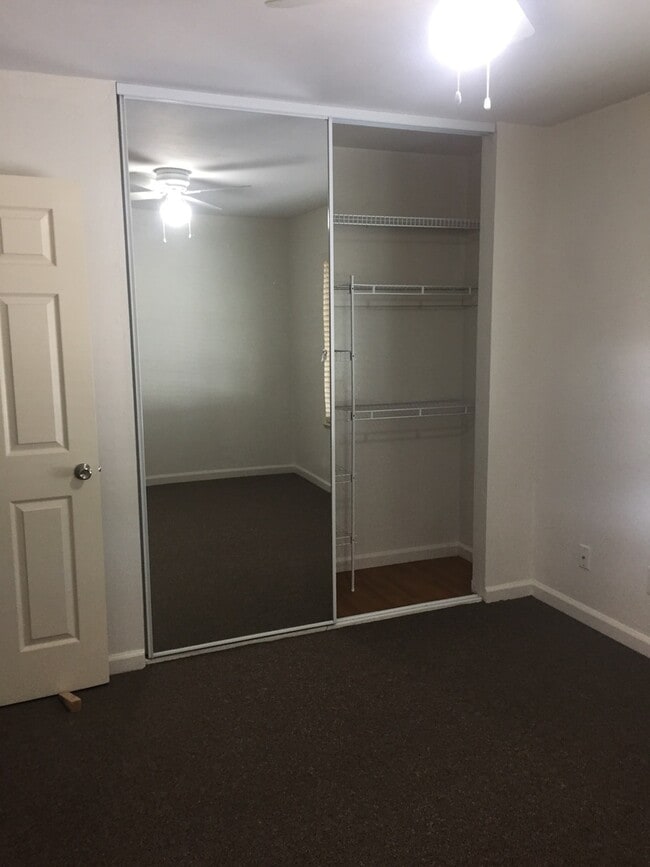 Building Photo - 44-2201