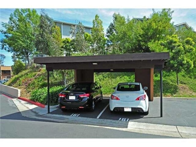 Building Photo - 2 Bedroom-2 Bathroom Single Story Condo; 2...