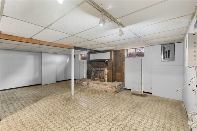 Building Photo - 128 E Military Dr