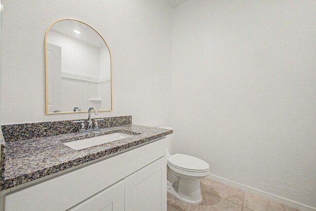 Building Photo - 1566 E Fletcher Dr