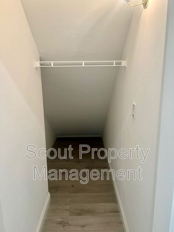 Building Photo - 33309 Morning View Dr