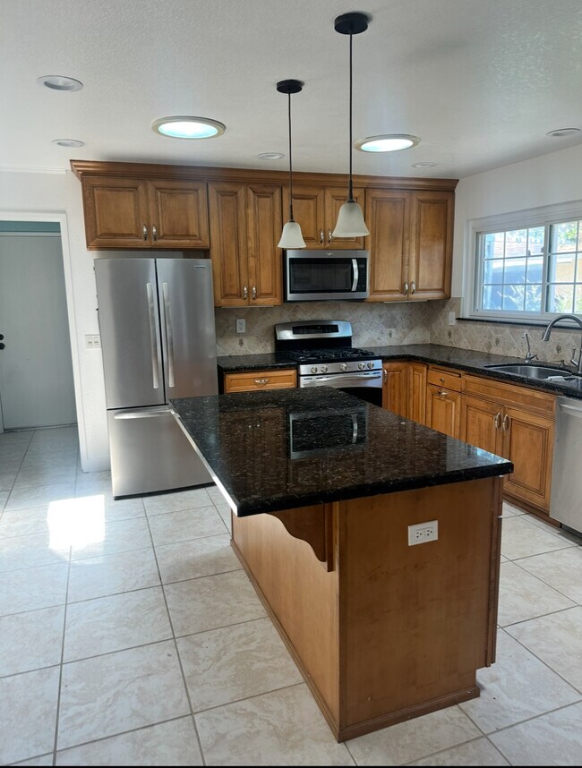 Building Photo - 1701 Ventura Way