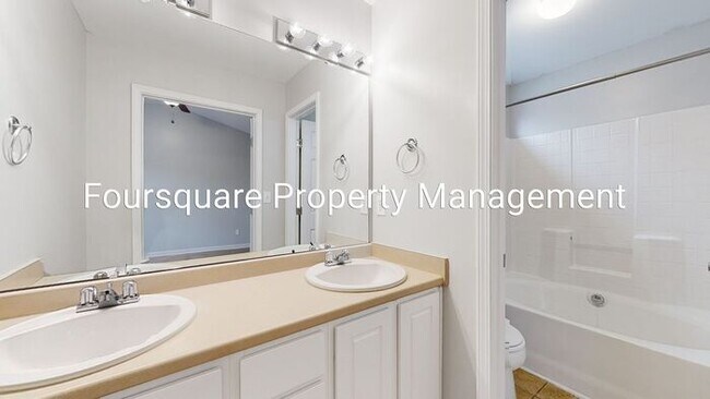 Building Photo - Bright End-Unit Townhome with Screened Porch & Community Pool – Raleigh Location