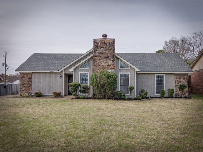 Building Photo - Spacious 3 bedroom/2 bath home available for rent!