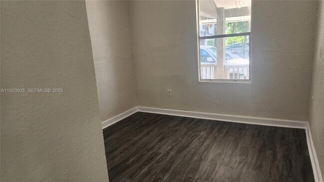 Building Photo - 829 SW 3rd St