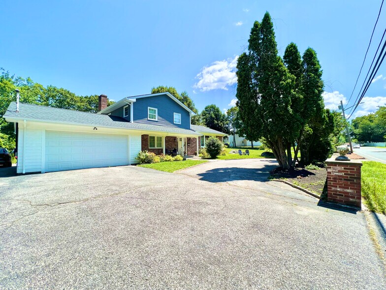 Building Photo - 1375 Louisquissett Pike