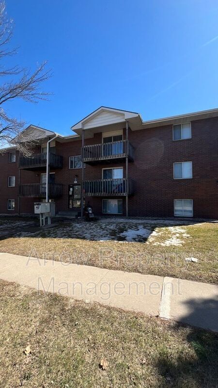 Building Photo - 535 W Saunders Ave