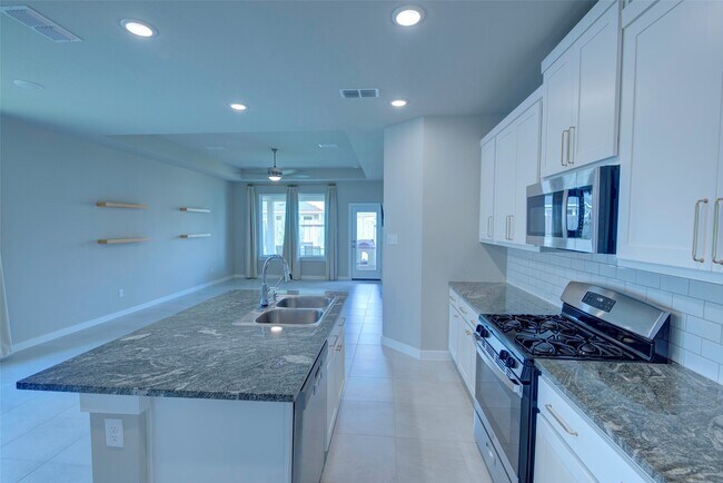 Building Photo - 7215 Clearwater Cv Dr