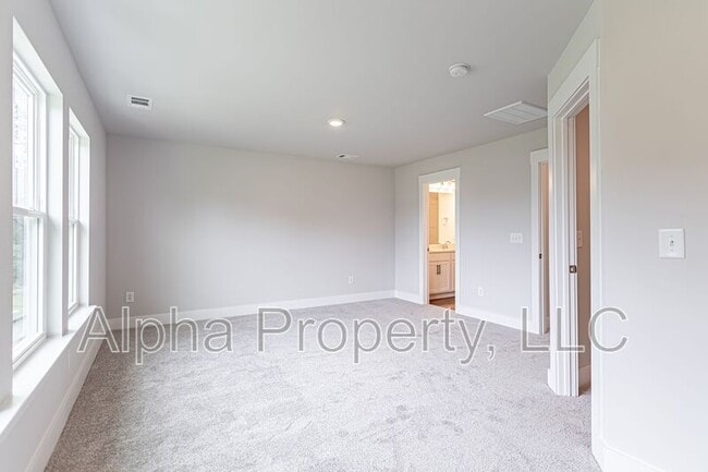 Building Photo - 124 Keel Ln