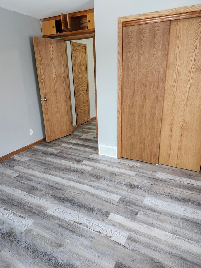 Building Photo - 8983 Van Buren St NE