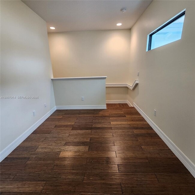 Building Photo - 843 S Ocean Blvd