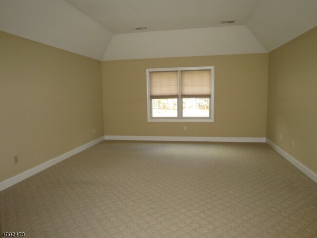 Building Photo - 22 Riverview Dr