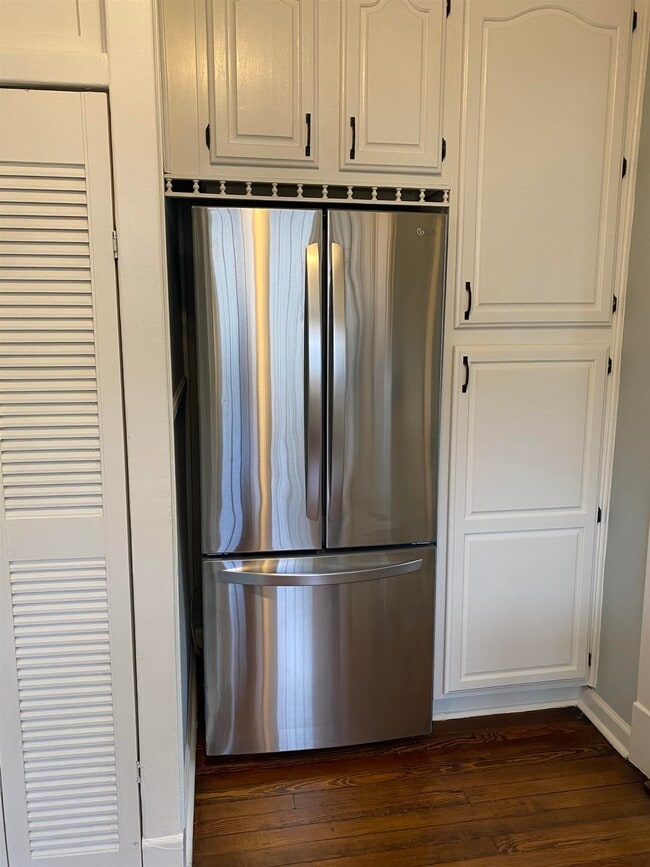 Building Photo - 2307 Evelyn Ave