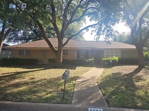 Building Photo - 6829 Lancelot Ct