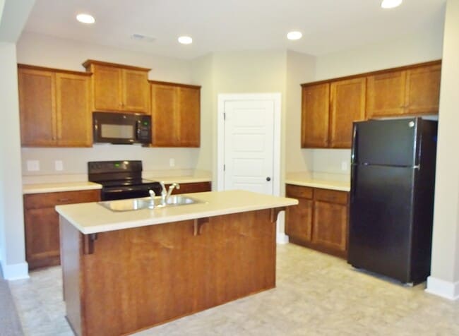 Building Photo - Spacious Town Home in Gardendale - Available to View Now!!!