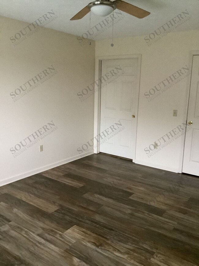 Building Photo - 300 Trista Ln