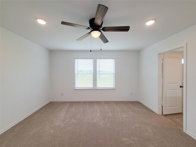 Building Photo - 166 Longhorn Run Dr