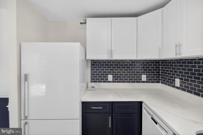 Building Photo - 505 69th St