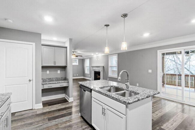 Building Photo - Pet Friendly Three Bedroom with Bonus!