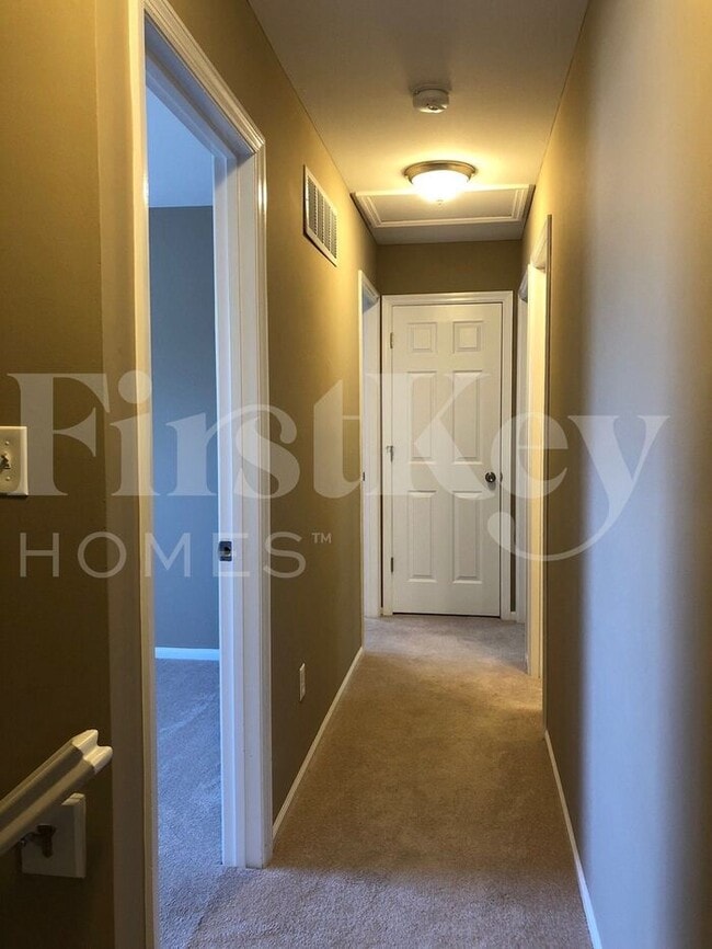 Building Photo - 16727 N Fork Ridge Dr