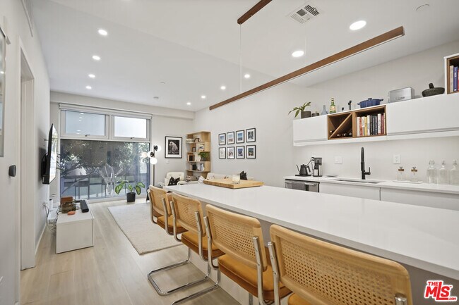 Primary Photo - 630W W 6th St