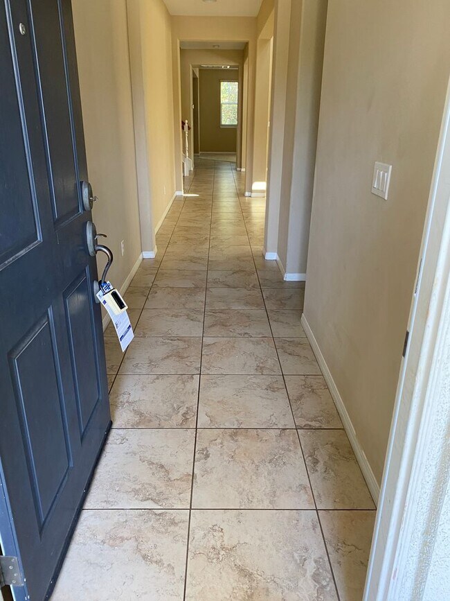 Building Photo - Beautiful Home located in Wolf Creek