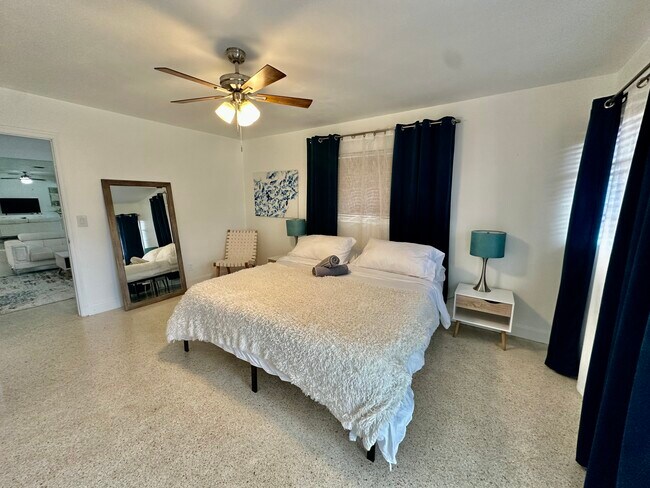 Building Photo - 2901 NW 9th Ter