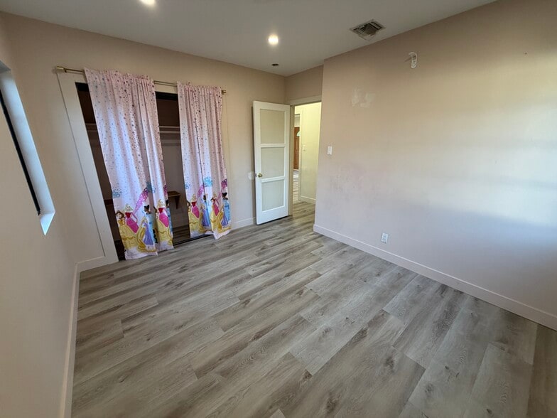 Building Photo - 12136 Hatteras St