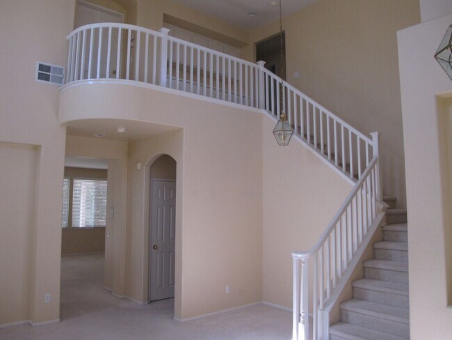 Building Photo - Four Bedroom Three Bathroom Home in Murrieta!