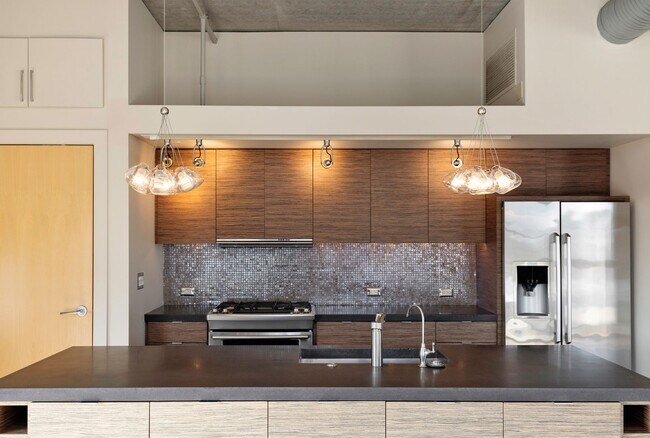 Building Photo - 309 E 5th St