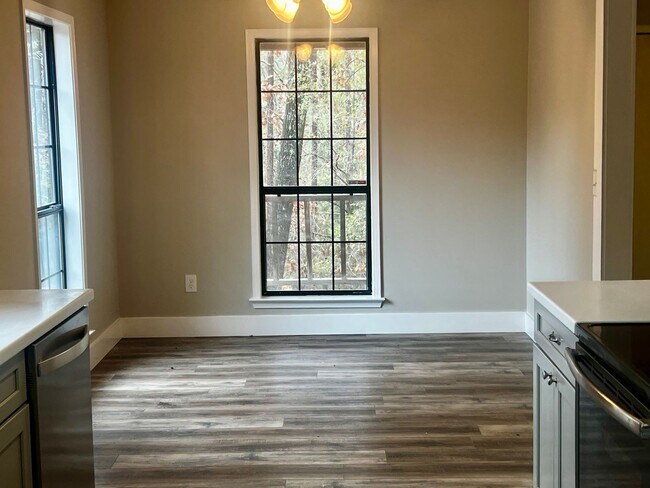 Building Photo - 95 Oakwood Dr