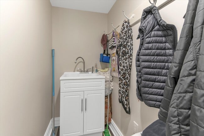 Building Photo - 37440 Curwood Dr