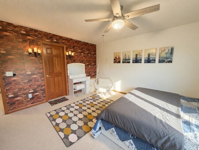 Building Photo - Rare executive rental in chanhassen! 5 beds no upgrade left behind!!!