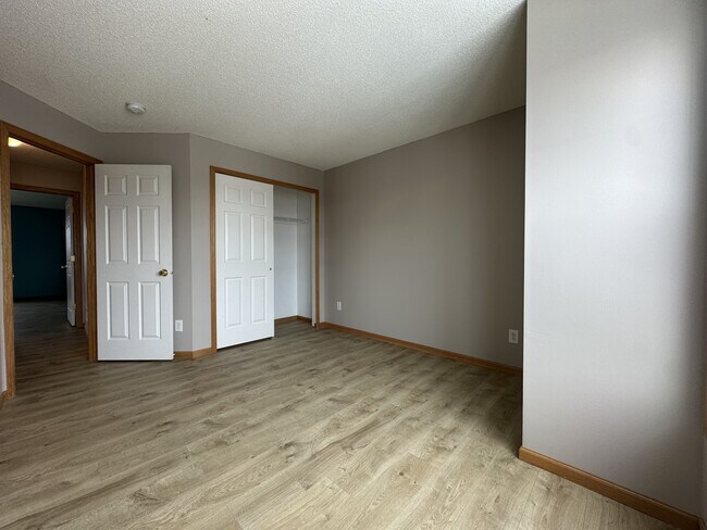 Building Photo - 405 Village Pkwy