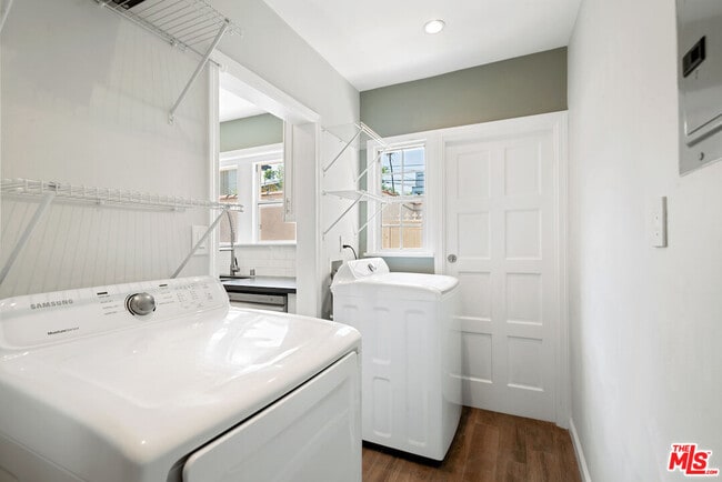 Building Photo - 823 N Edinburgh Ave