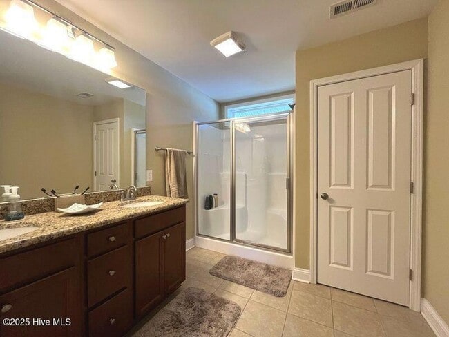 Building Photo - 225 Savannah Garden Dr