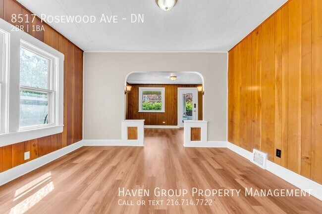 Building Photo - 8517 Rosewood Ave