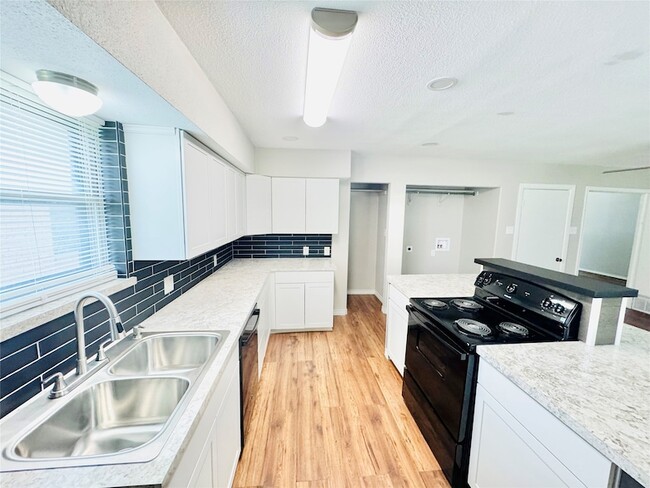 Building Photo - 9140 Donnybrook Ln