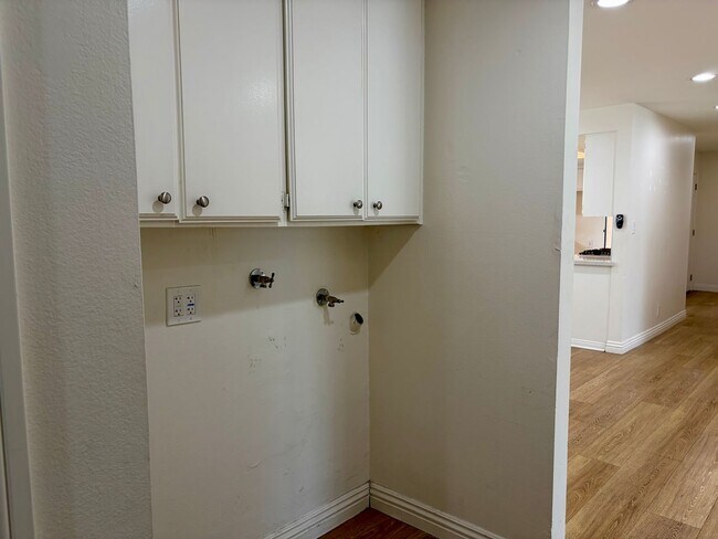 Building Photo - 529