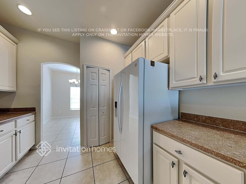 Building Photo - 516 Silverdale Ave