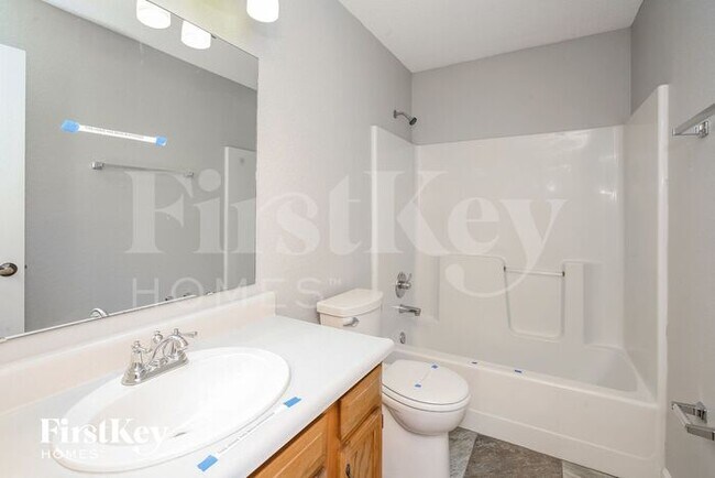 Building Photo - 429 E Pine Ridge Dr