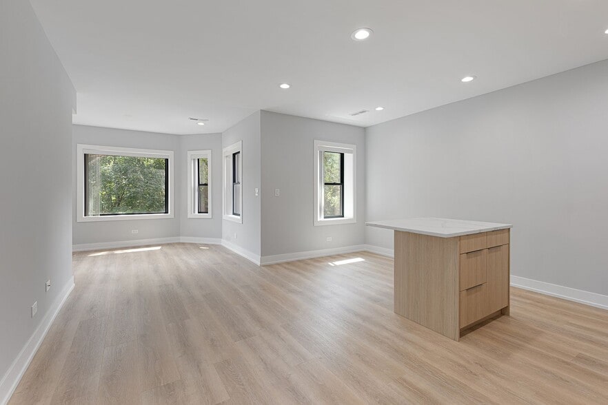 Building Photo - 1604 W Juneway Ter